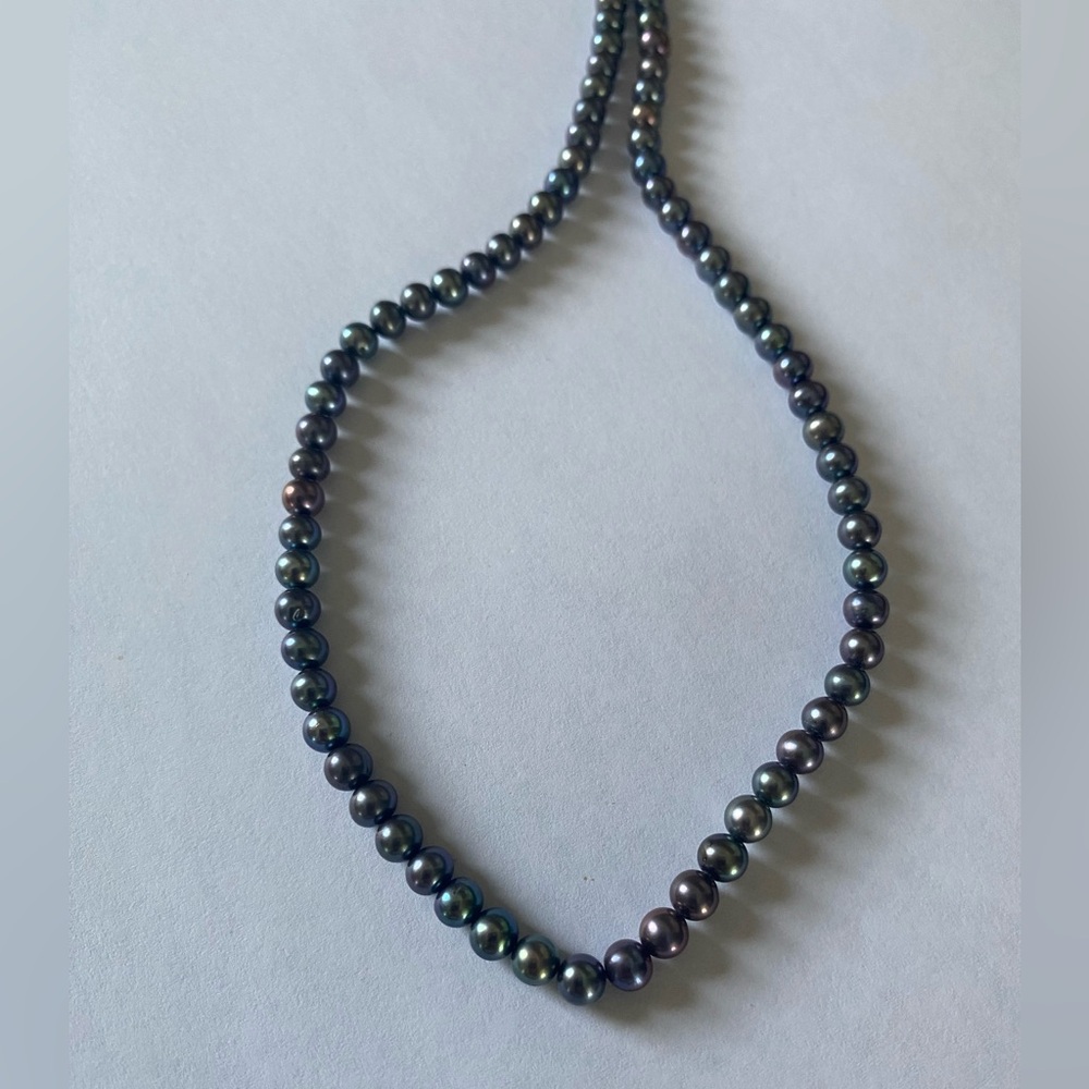 Blue/ purple pearl necklace